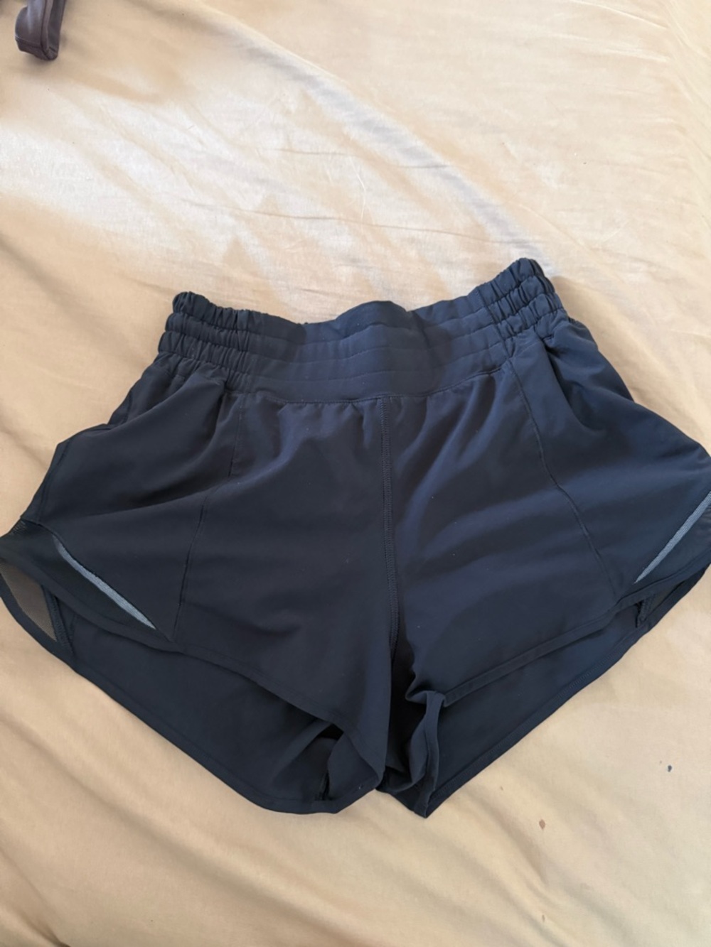 Lululemon hotty hot shorts size 4